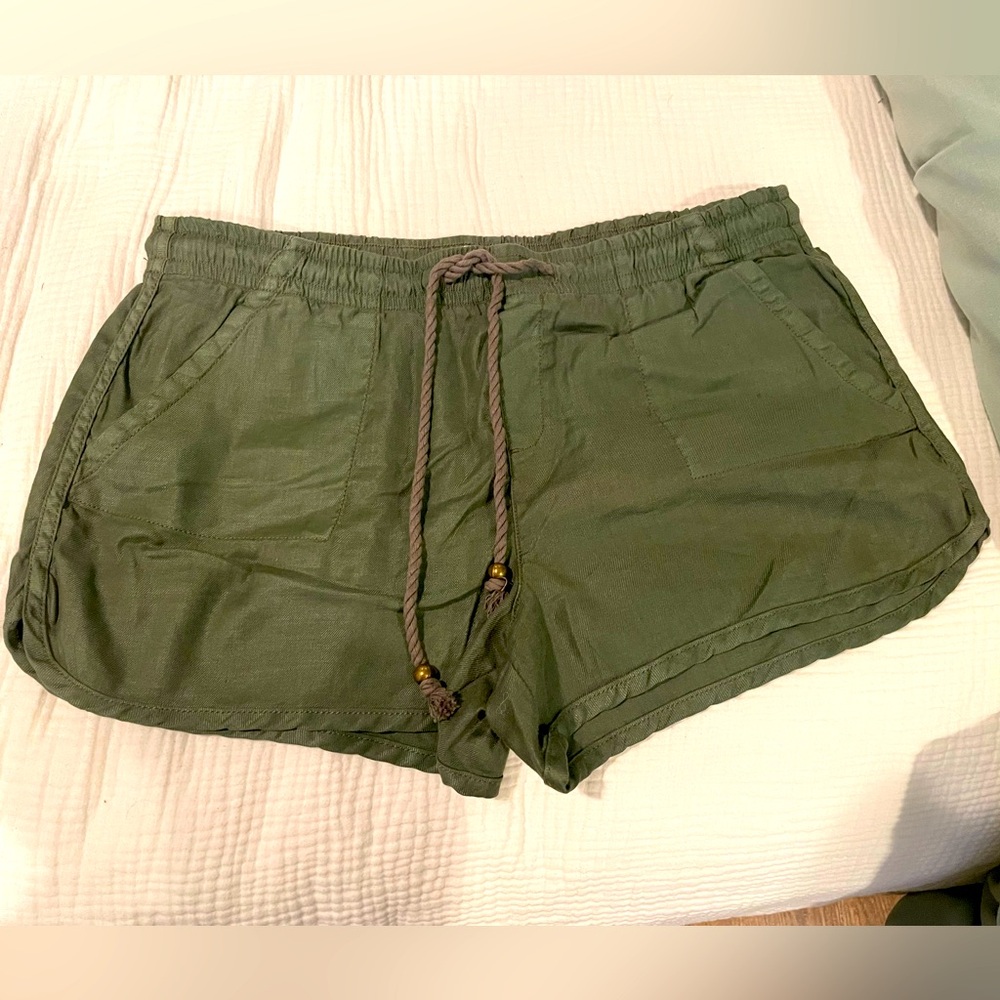 Level 99 Laird Linen Shorts, Medium, Olive Green, Never Worn